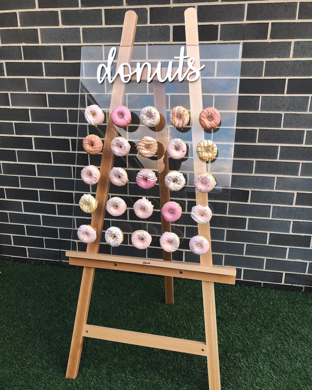 2′ x 4′ Clear Acrylic Donut Wall | Rental