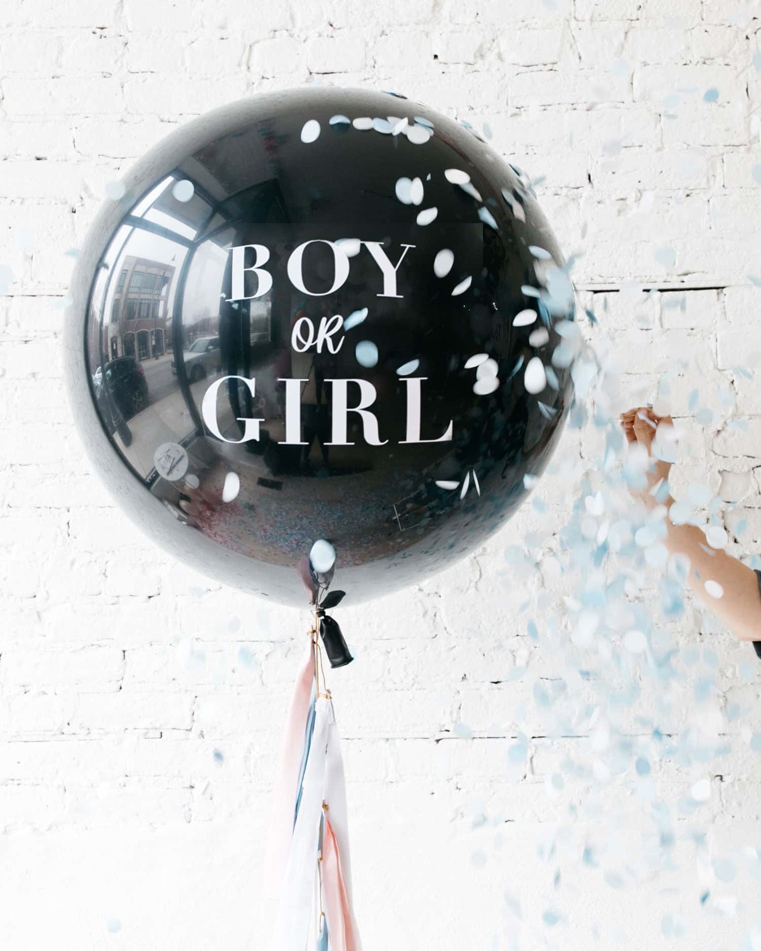 Petits Pastels – BOY OR GIRL Popping Giant with Tassel | Purchase Petits Pastels – BOY OR GIRL Popping Giant with Tassel | Purchase