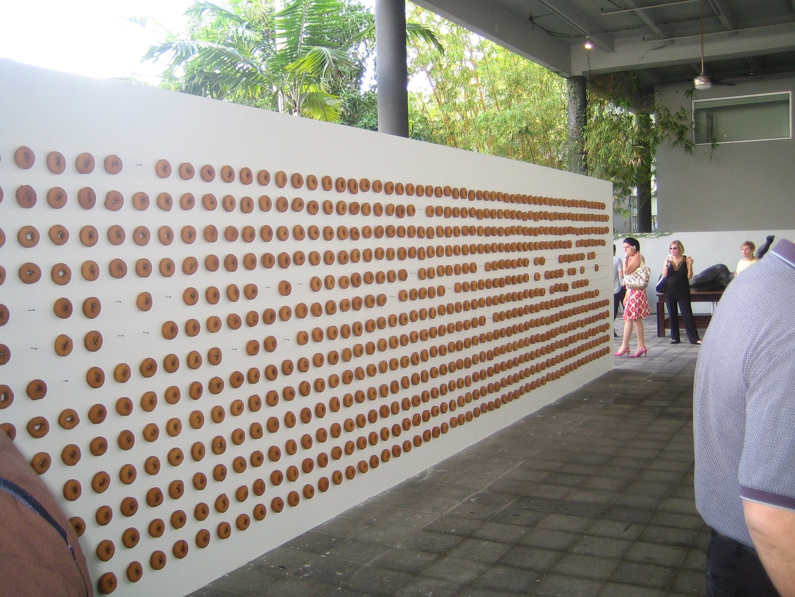 8′ x 20′ White Wood Donut Wall | Rental